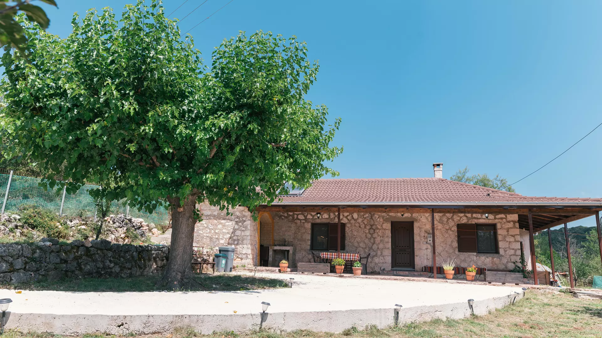 Vasiligianni, exterior