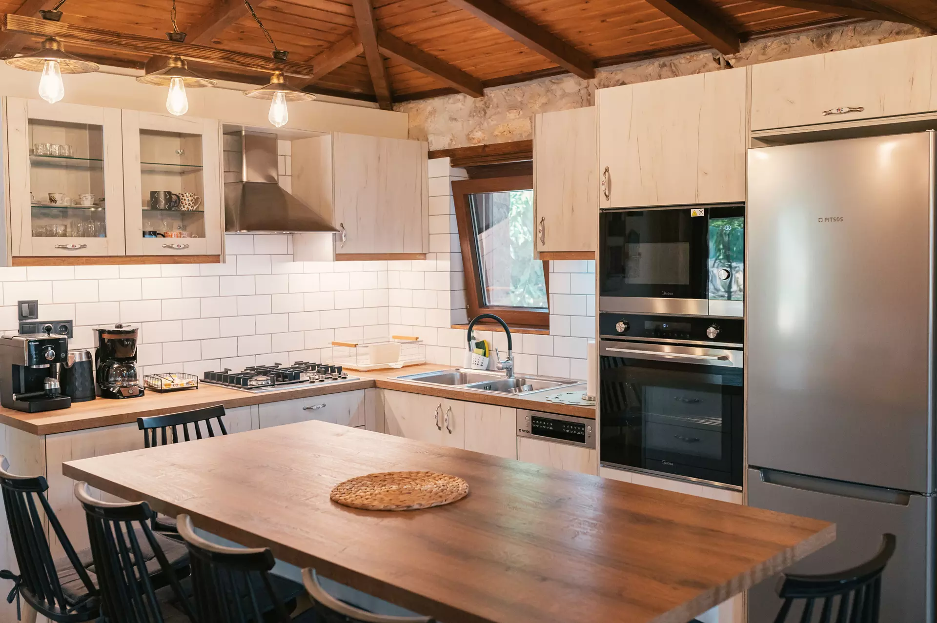 Vasiligianni living room and kitchen