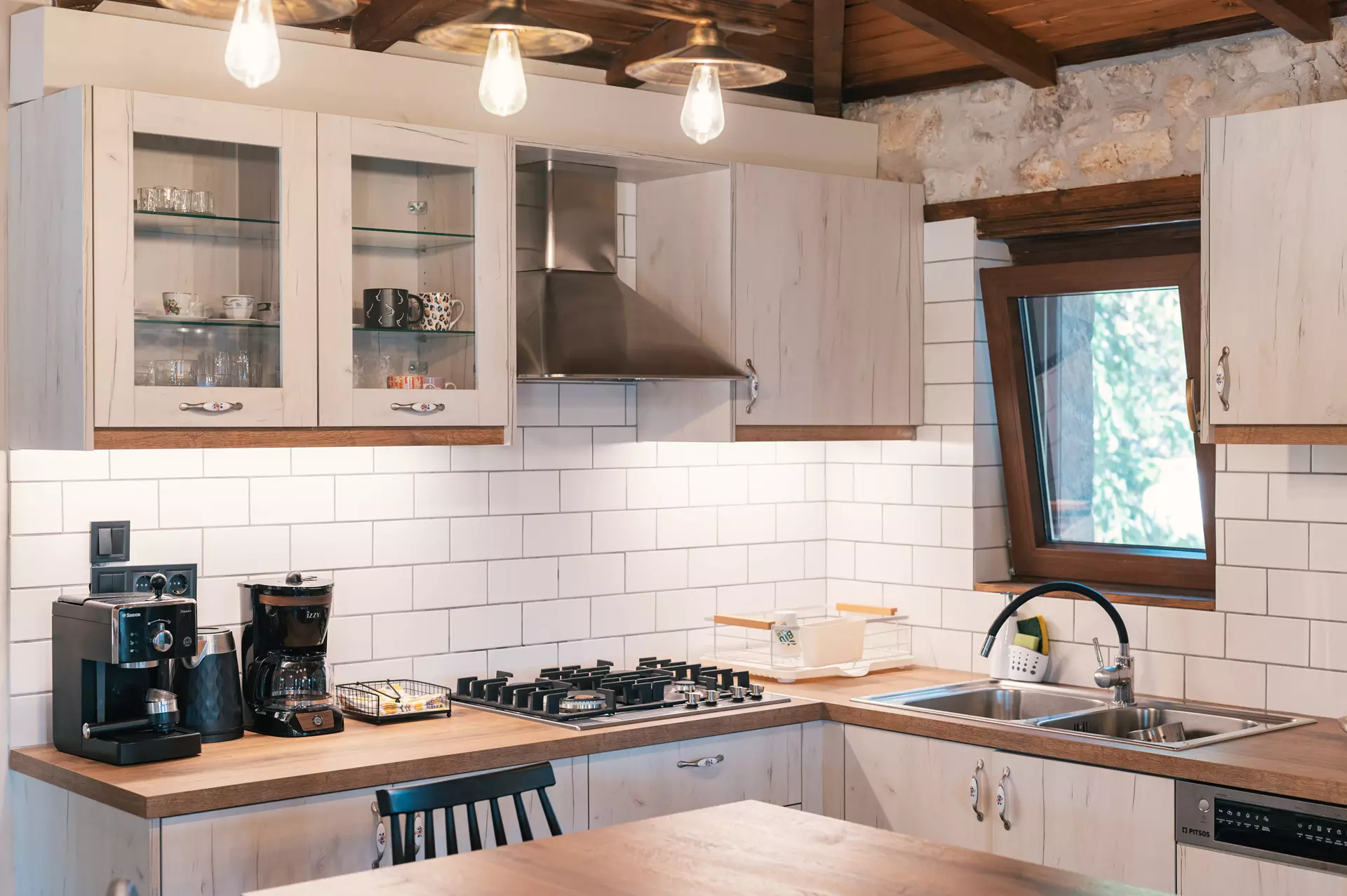 Vasiligianni living room and kitchen