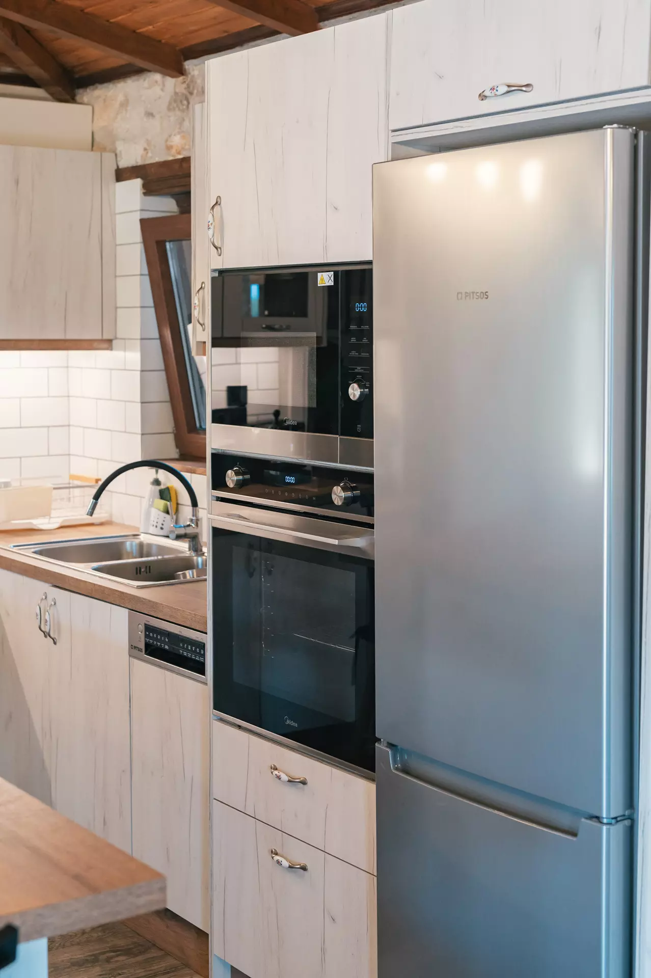 Vasiligianni living room and kitchen